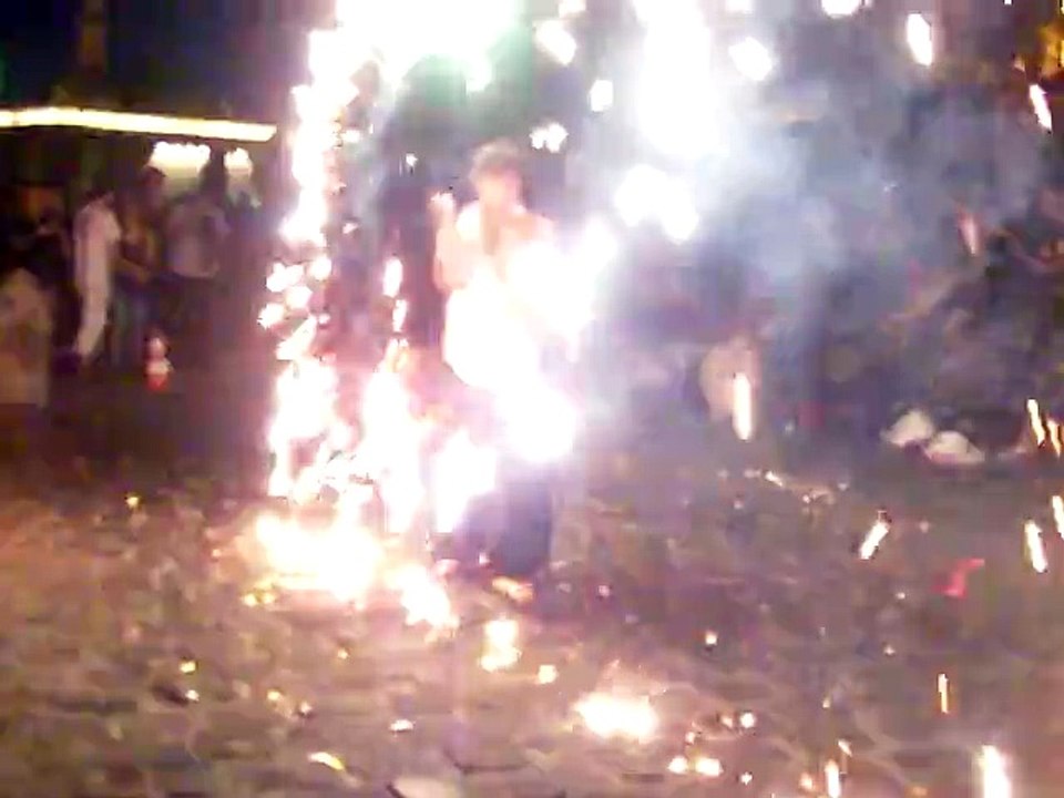 Feu d’artifice avec des Bolas pour les 3ans de Poï AD+