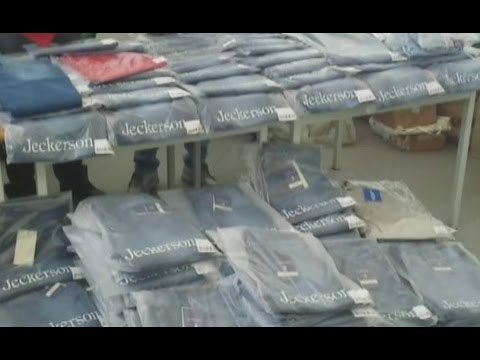 Marigliano (NA) - Jeans con marchi contraffatti, sequestrata fabbrica -live- (02.07.15)