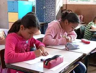 Jornal local: escola de zinco