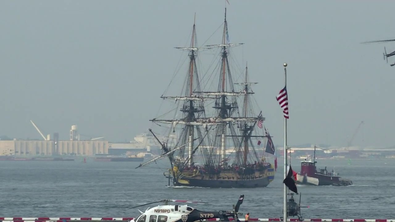 "L’Hermione", réplique d'une frégate du XVIIIe siècle, est arrivée à New York