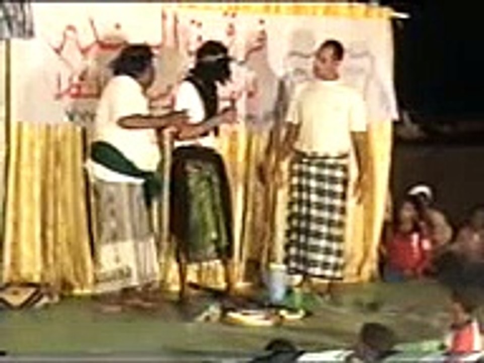 لقطة من مشهد كوميدي حضرمي (مسرحية حضرمية)