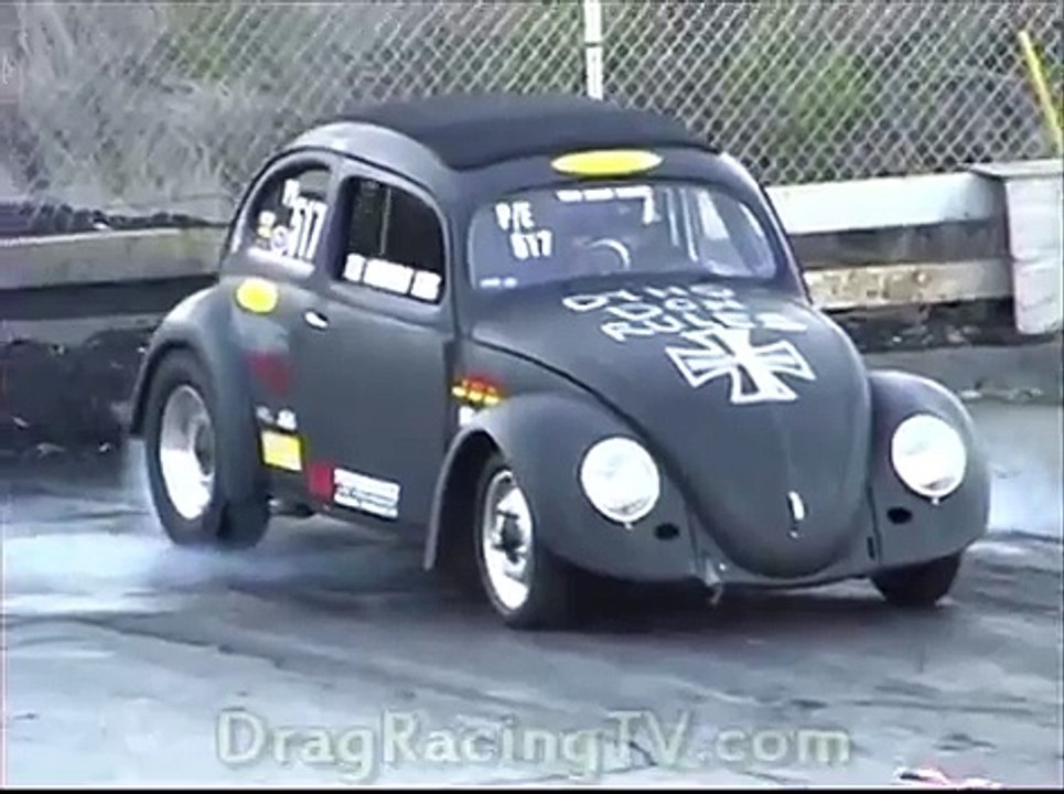 VW bug beats Ford Mustang GT, street cars drag racing