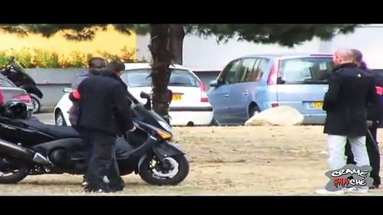 crame crache: T-max a vendre (caméra cachée)