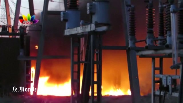 Le largage de bombes barils ravage une centrale électrique à Alep