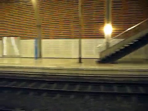 Gare de Monaco Monte-Carlo - Arrivée d'un train TER en provenance de Vintimille.AVI