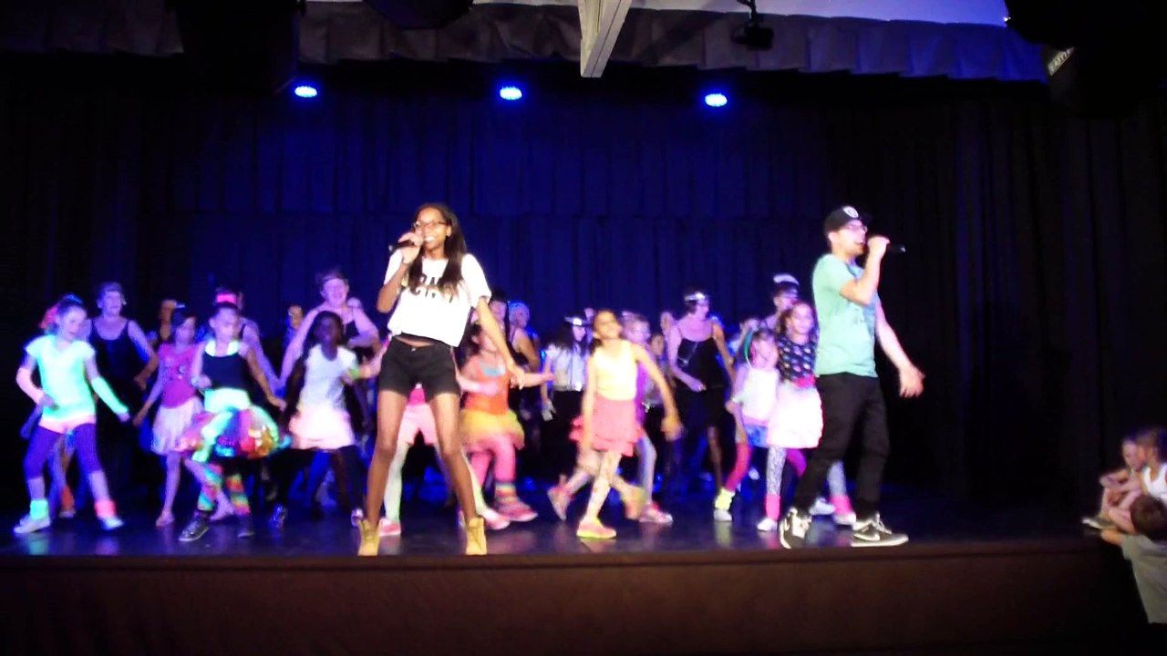 12 BLAZY et LEXA  accompagnés de toute la troupe pour "LA DANSE DE L'ETE" gala Romilly 2015