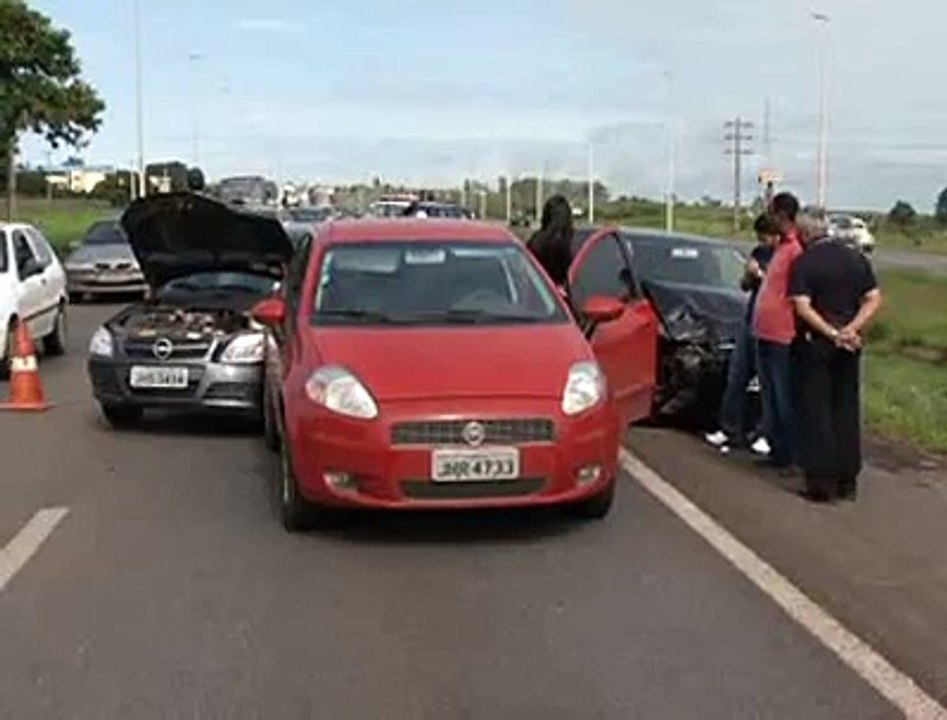 Jornal local: Acidente 3 carros
