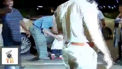 Gorgeous Aishwarya Rai With Daughter Aradhya Touching Parents Feet