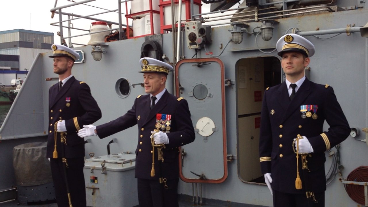 Prise de commandement à bord du Lynx, bâtiment école de la Marine nationale