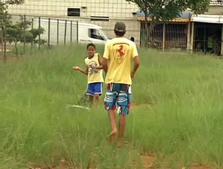Jornal Local: menino pipa