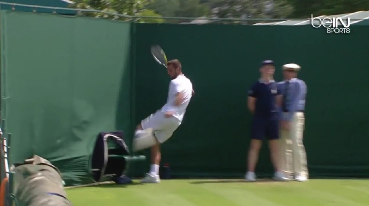 Benoît Paire pulvérise une chaise et s'en prend à l'arbitre