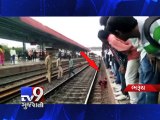 Man escapes death after falling under moving train- Tv9 Gujarati