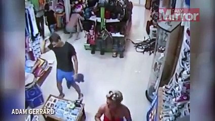 فيديو حصري من داخل المغازة في نزل المرحبا في اللحظة اللي كان فيها الإرهابي يقتل في السواح