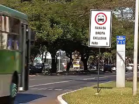 Jornal local: placada pichada w3 sul