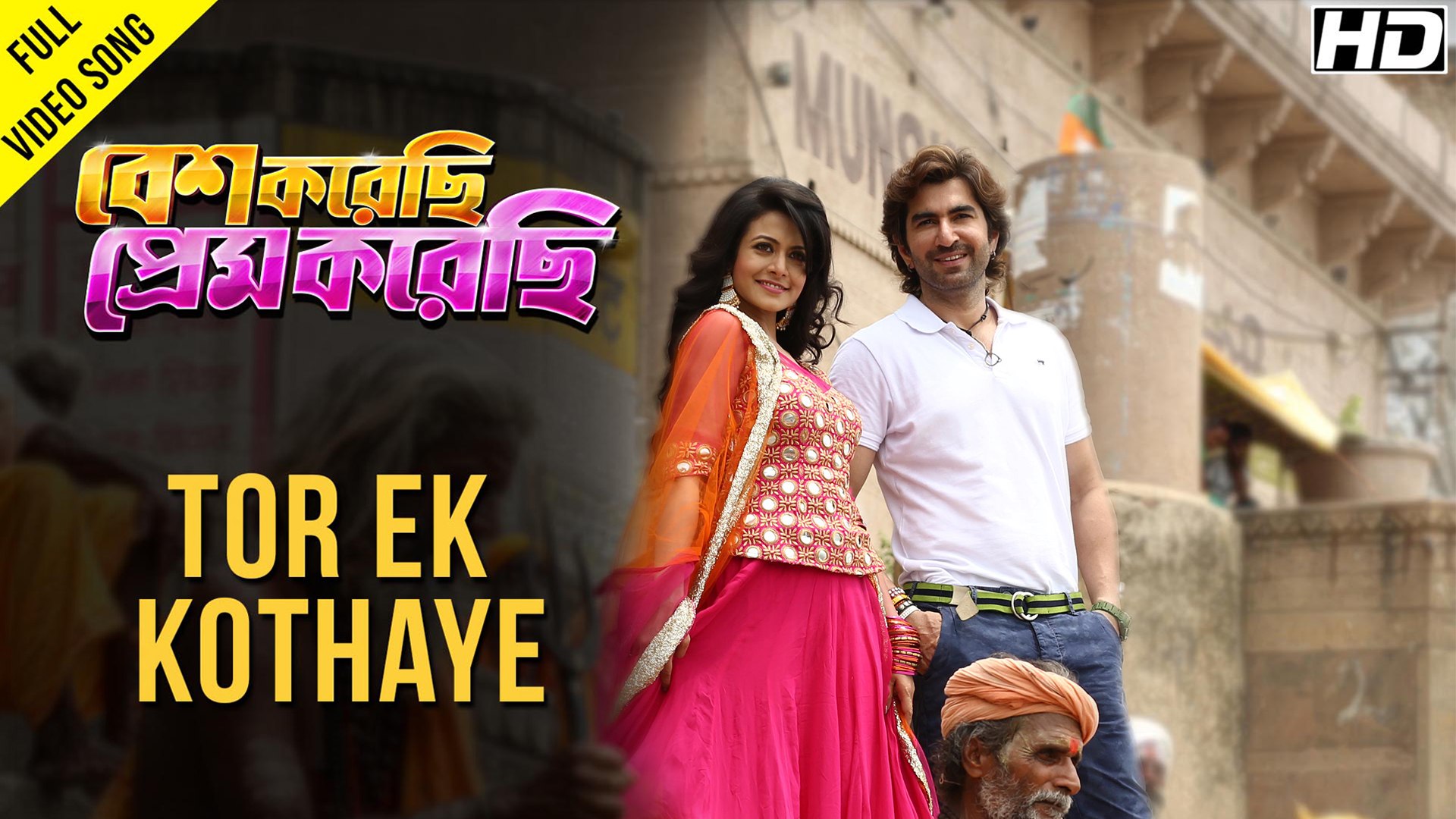 Ogil bola qizning kokraklarini yalaydi