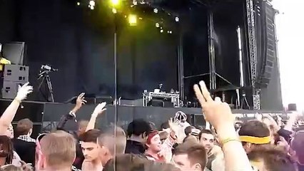 SKRILLEX DROPS BURIAL!!!!! OMD!