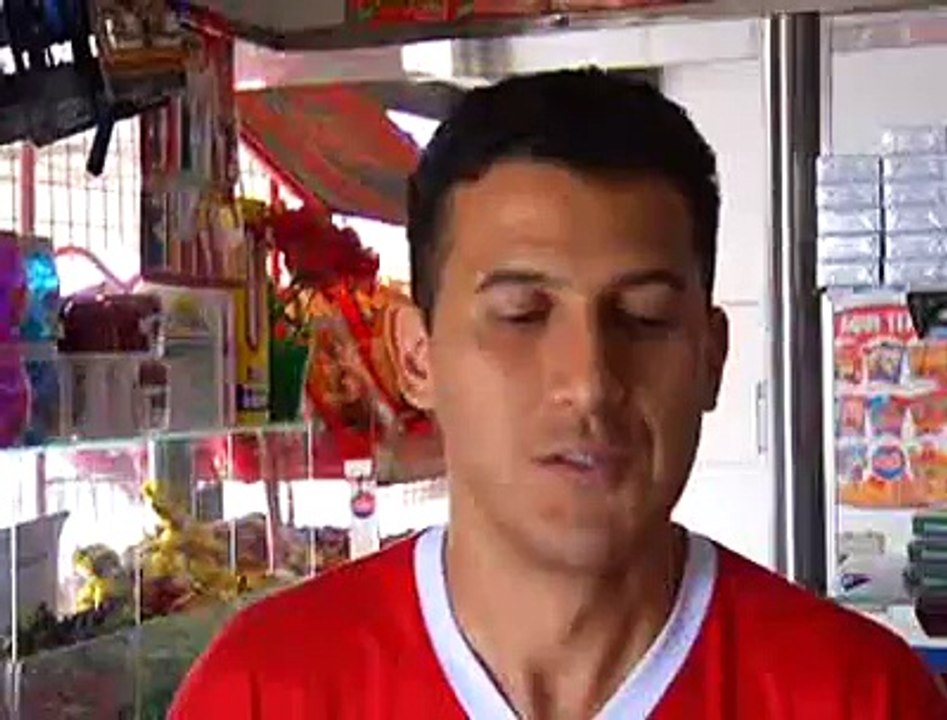 Jornal local: Buraco rua 4