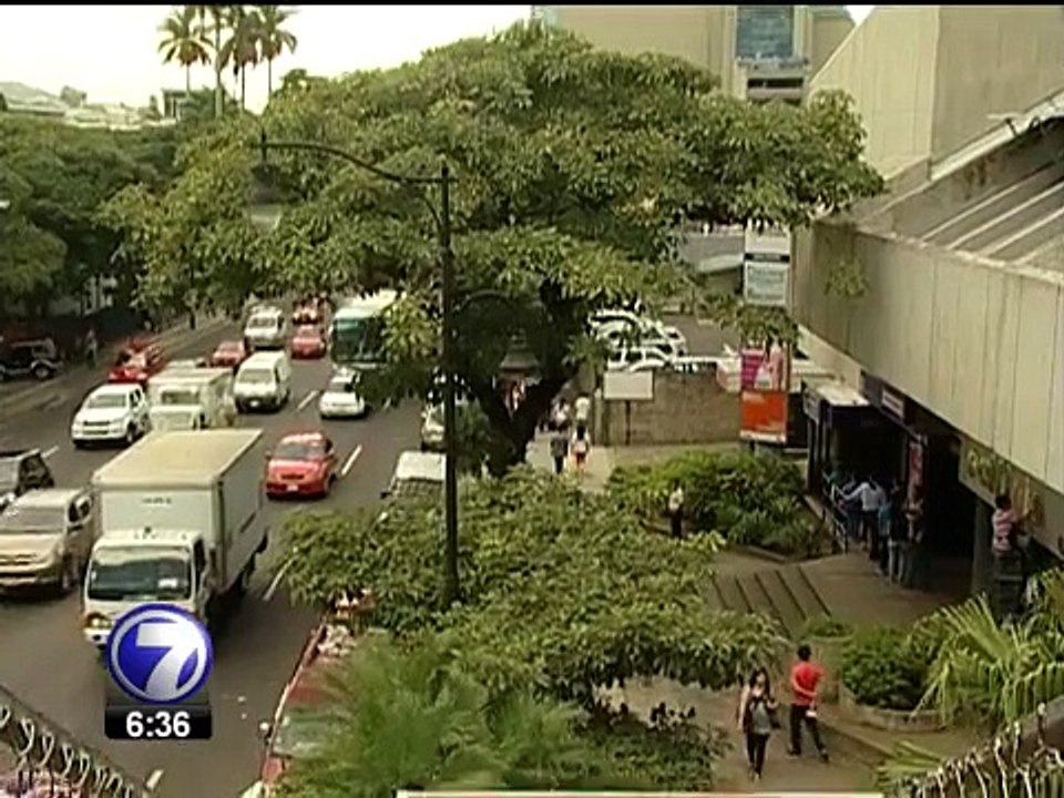 Usuarios piden eliminar puente peatonal frente a hospital San Juan de Dios
