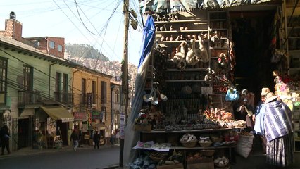 Pape en Bolivie: masquer la tradition des rites sataniques
