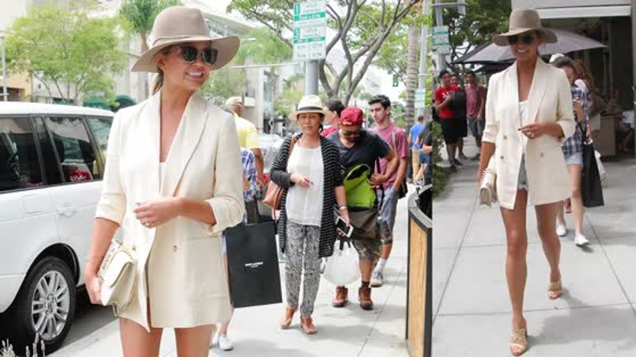 Chrissy Teigen zeigt ihren perfekten Beine