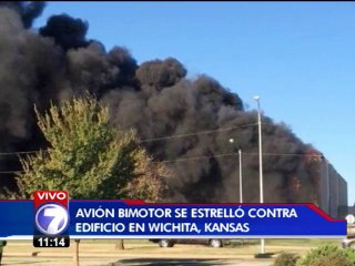 Al menos dos muertos al estrellarse un avión contra un edificio en EE.UU.
