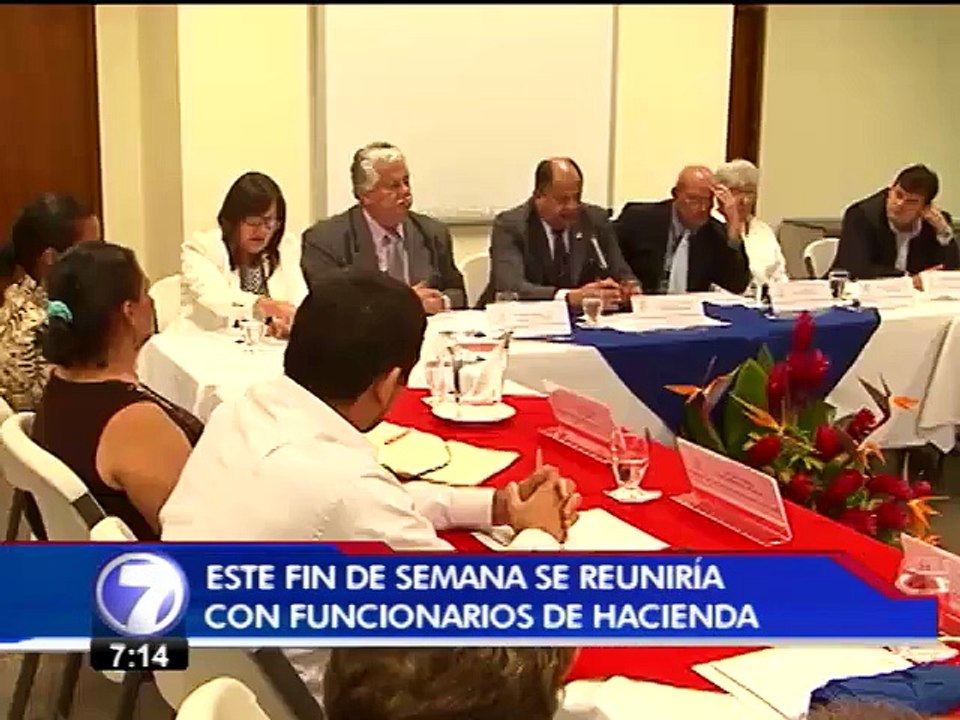 Presidente peleará por evitar recorte en presupuesto nacional  
