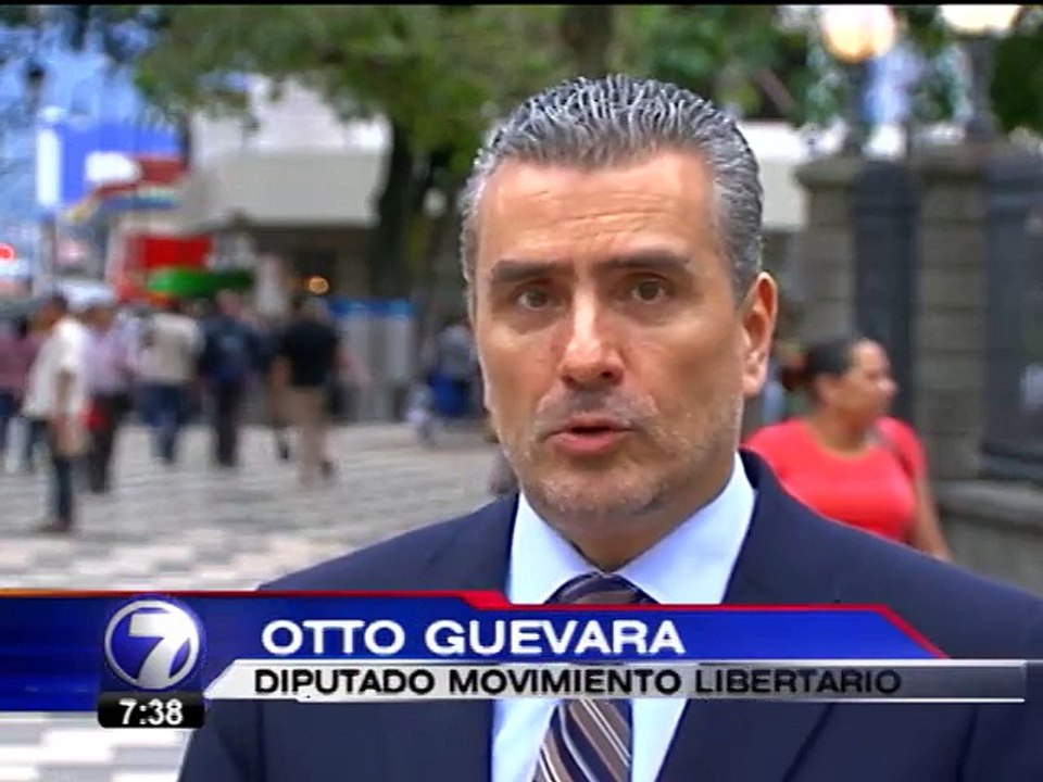 Diputados califican al mandatario Luis Guillermo Solís como el presidente viajero