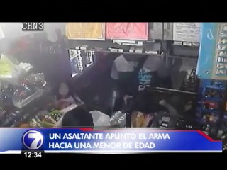 Video: Sujeto apunta a menor durante asalto en Moravia