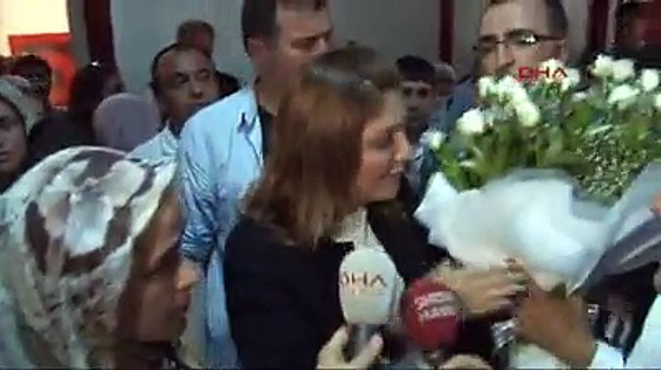 Sibel Can, yaşam savaşı veren Mutlu Kaya'yı ziyaret etti