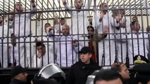 الأخوان المسلمون يستقبلون الحكم بالإعدام  بأناشيد الصمود