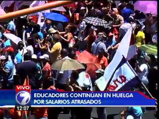 Скачать видео: Aulas cerradas y manifestaciones en las calles, en segundo día de huelga de educadores