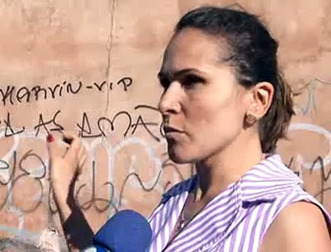 Jornal local: operário andaime