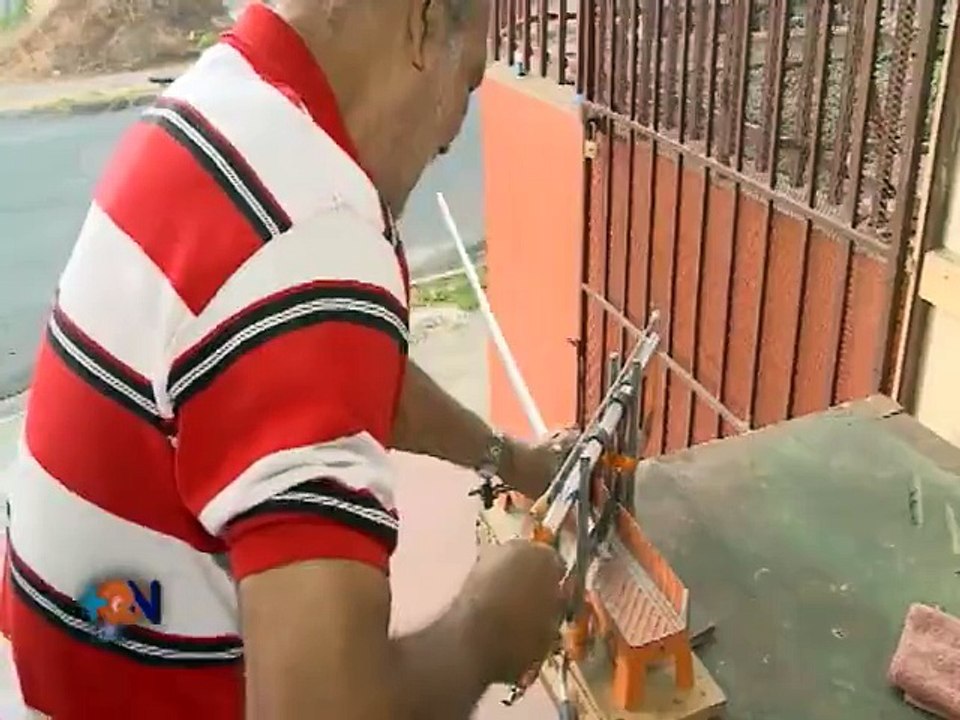 Con tiza escribe su pasión