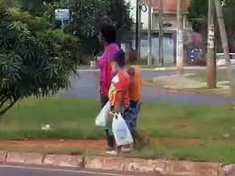 Jornal local: faixa de pedestre guara