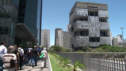 Cuarto exdirector de Petrobras detenido
