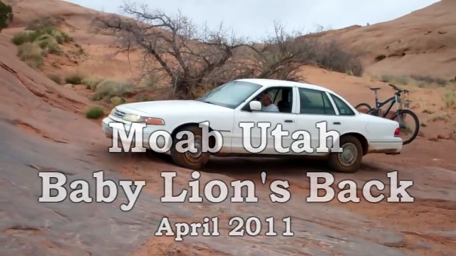 Pas besoin de Jeep pour monter sur les Moab rocks... Une vieille ford Crown Victoria suffit