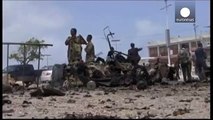 El grupo islámico radical Al Shabab mata a cinco personas en Mogadiscio con un coche bomba