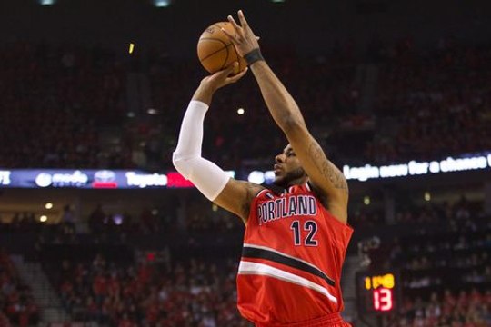 LaMarcus Aldridge and DeAndre Jordan still weighing options