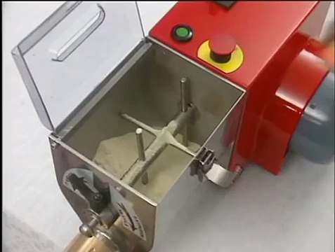 Makarna erişte mantı nasıl yapılır izleyin..