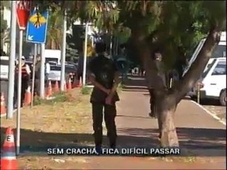 Download Video: 7/9 - Pessoas têm dificuldades para chegar ao desfile