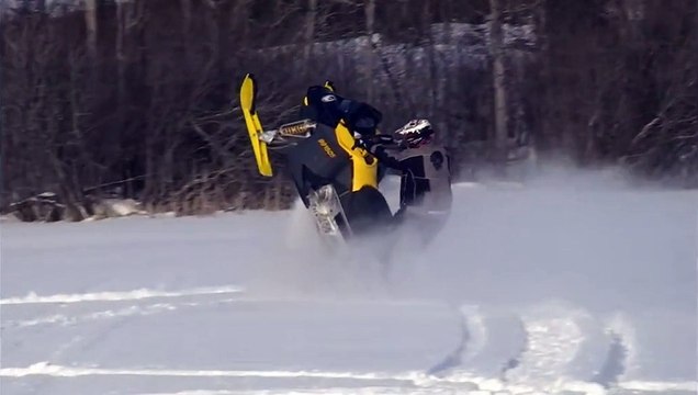 Skidoo REV XP MXZ 600 RS catwalk wheelie (stock)