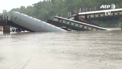 L'effondrement d'un pont entraîne la chute meurtrière d'un train au Pakistan