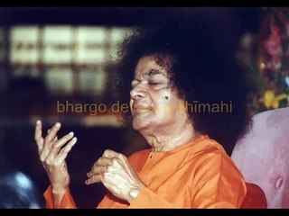Sathya Sai Baba chanting the Gayatri