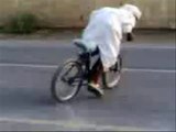 Burnouts in Iraq, epic bicycle burnout lol dafuq?