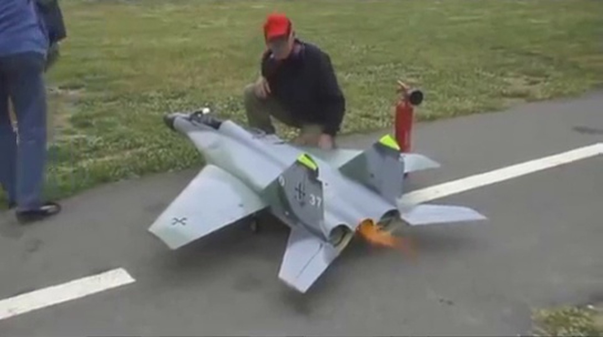 Uzaktan Kumandalı Dev Jet Uçak Mig 29 - Dailymotion Video