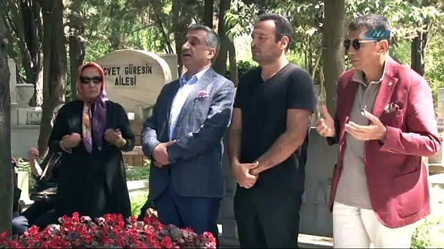 Kemal Sunal kabri başında anıldı