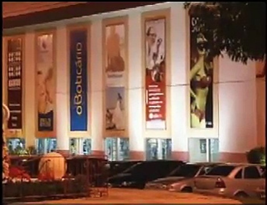Arma em shopping