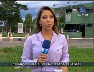 Filha é castigada com gesso