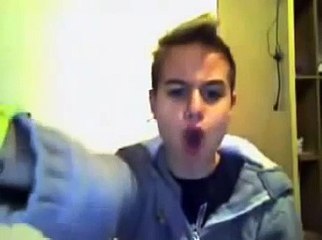 Bambino piange e bestemmia su ask perche la sua ragazza lo ha lasciato