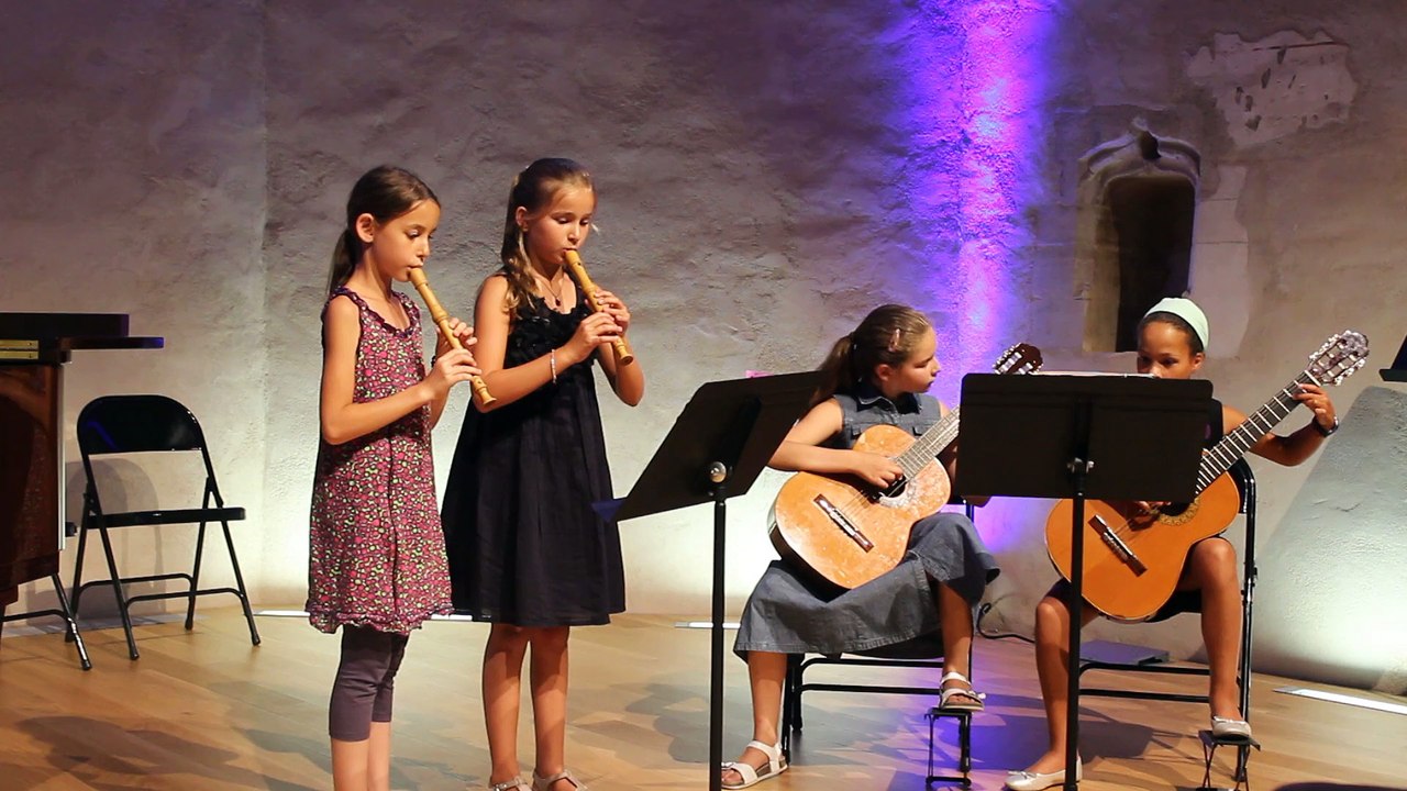 Conservatoire de Manosque : Flûtes à bec et guitares pour l'inauguration de l'auditorium